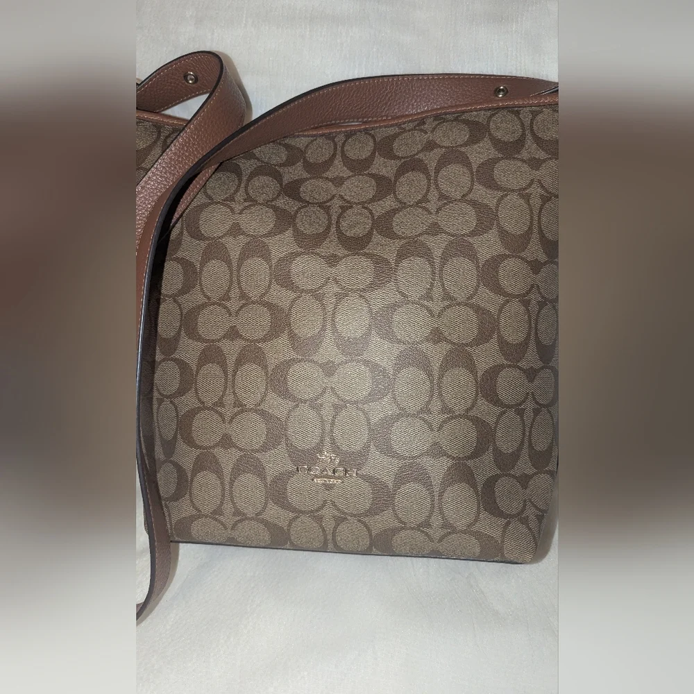 Coach Val Signature Duffle Bag With COA Khaki Brown Gold EUC